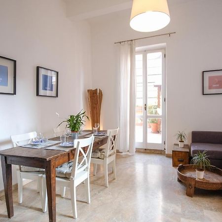 Spacious Apartment With Big Terrace At Colosseum 로마 외부 사진