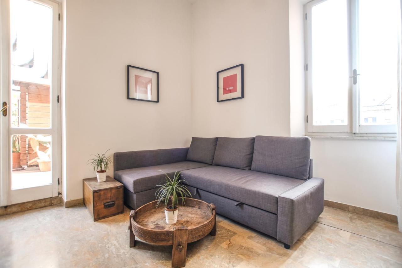 Spacious Apartment With Big Terrace At Colosseum 로마 외부 사진