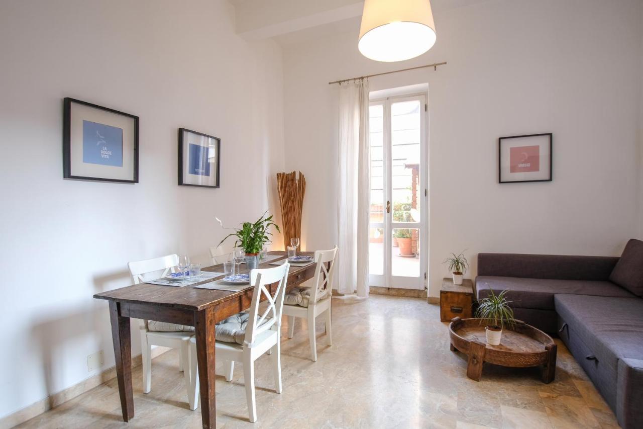 Spacious Apartment With Big Terrace At Colosseum 로마 외부 사진
