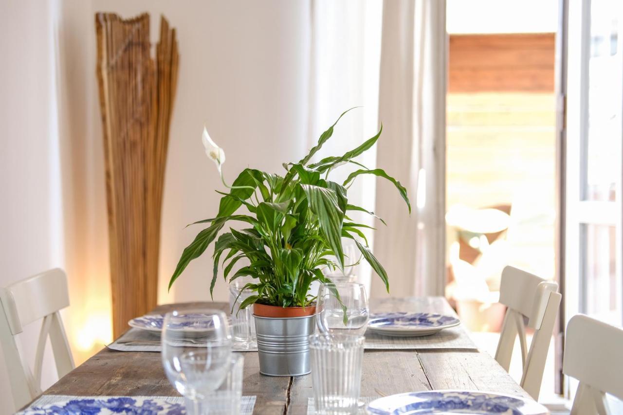 Spacious Apartment With Big Terrace At Colosseum 로마 외부 사진