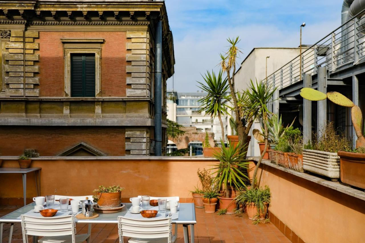 Spacious Apartment With Big Terrace At Colosseum 로마 외부 사진