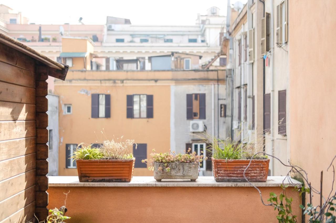 Spacious Apartment With Big Terrace At Colosseum 로마 외부 사진