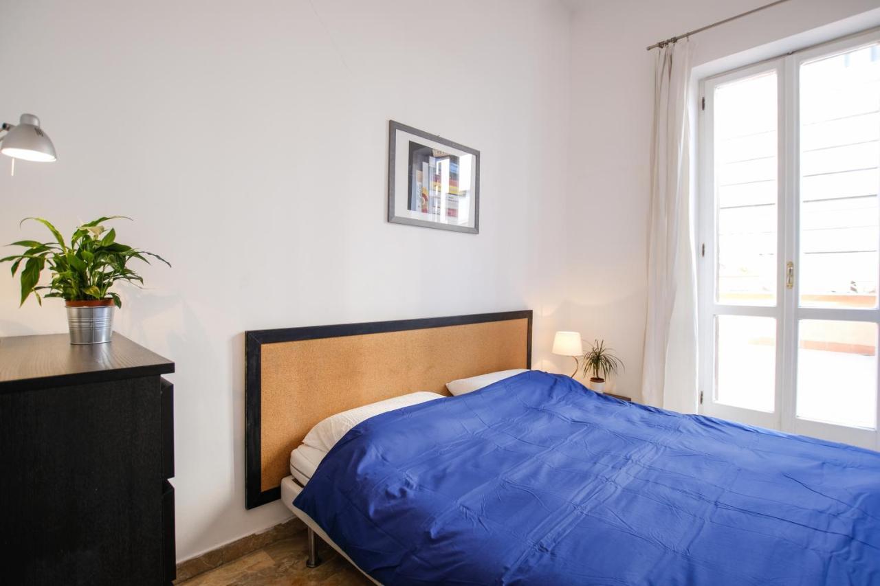 Spacious Apartment With Big Terrace At Colosseum 로마 외부 사진