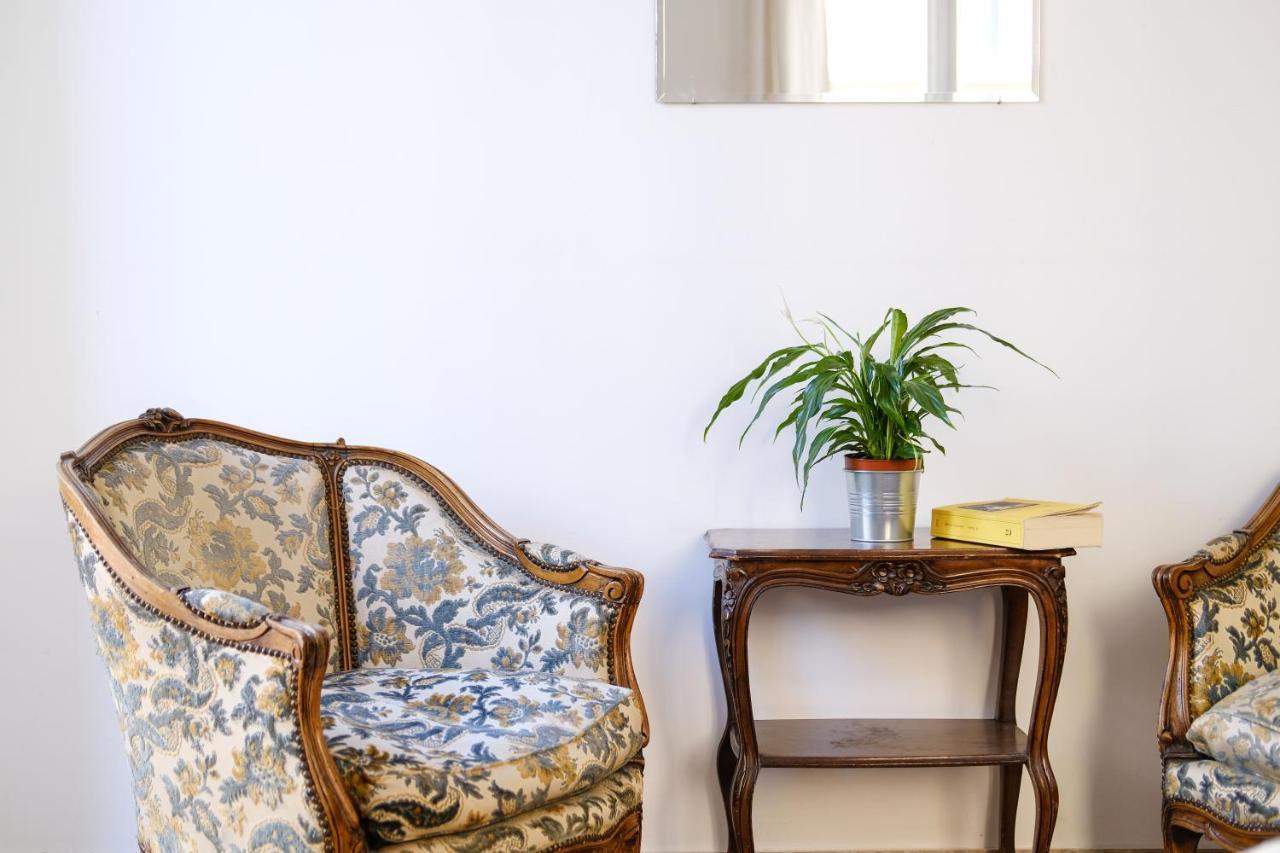 Spacious Apartment With Big Terrace At Colosseum 로마 외부 사진