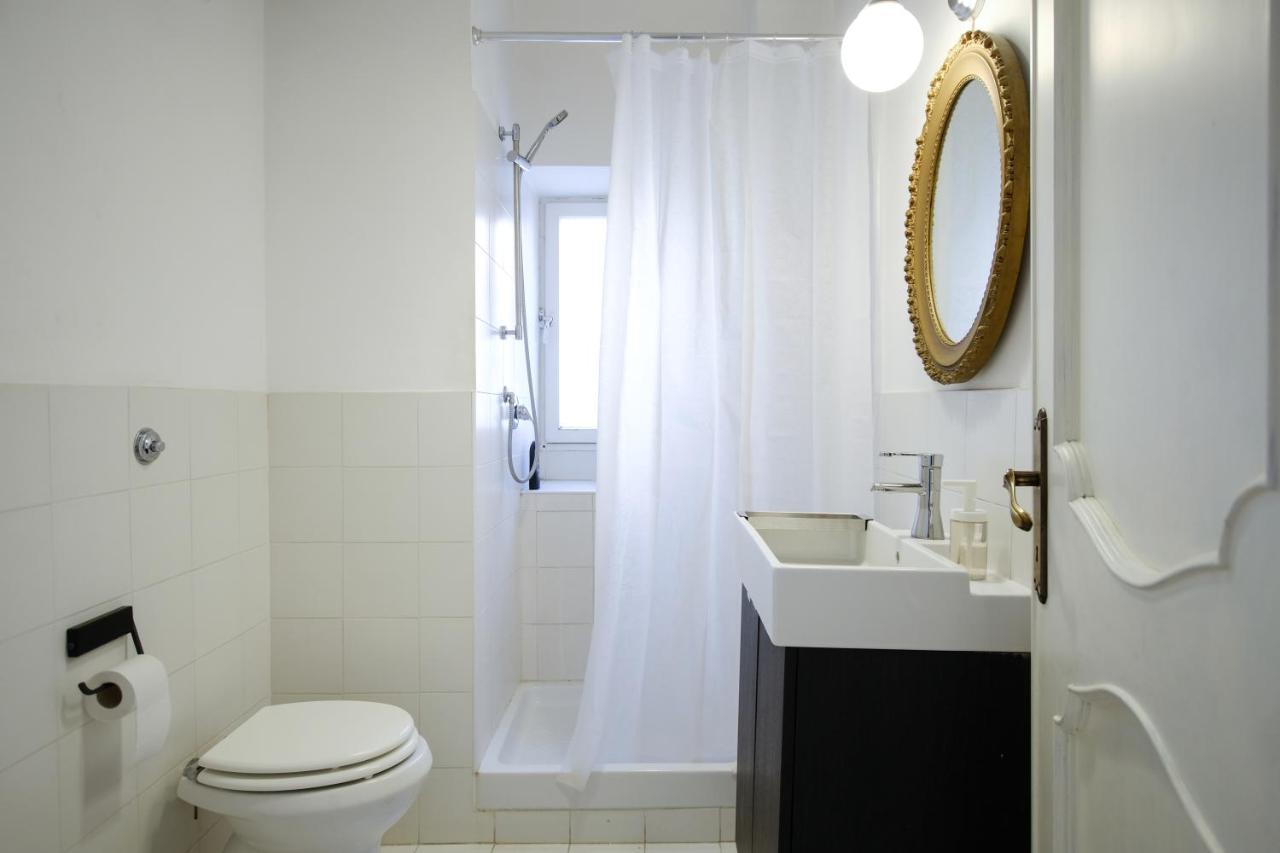 Spacious Apartment With Big Terrace At Colosseum 로마 외부 사진