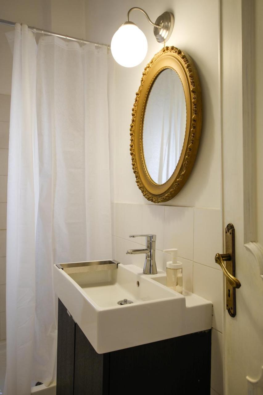 Spacious Apartment With Big Terrace At Colosseum 로마 외부 사진