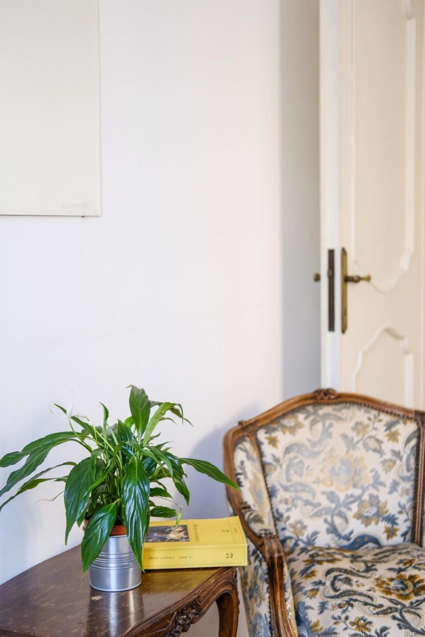Spacious Apartment With Big Terrace At Colosseum 로마 외부 사진