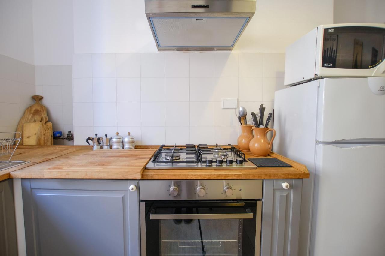 Spacious Apartment With Big Terrace At Colosseum 로마 외부 사진