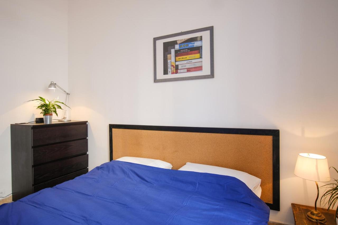 Spacious Apartment With Big Terrace At Colosseum 로마 외부 사진