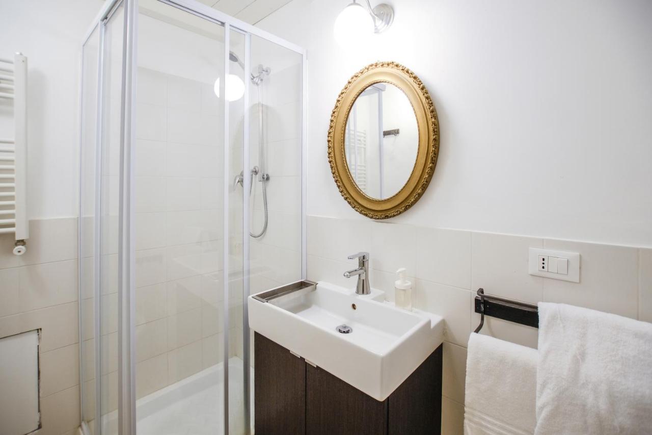 Spacious Apartment With Big Terrace At Colosseum 로마 외부 사진